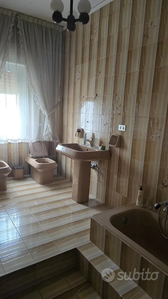 Bathrooms - Independent Student Residence Building near University