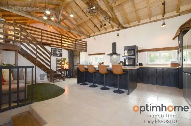 Salle à manger - Ferme Rénovée avec Grand Jardin à Cherves-Châtelars