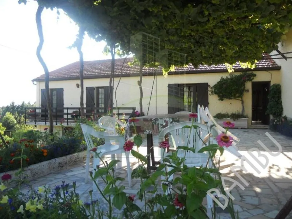 Terrass - Luxury Villa with South-Facing Garden in Caminha