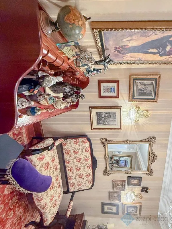 Soggiorno - Apartment with Balcony in Bilbao's Casco Viejo