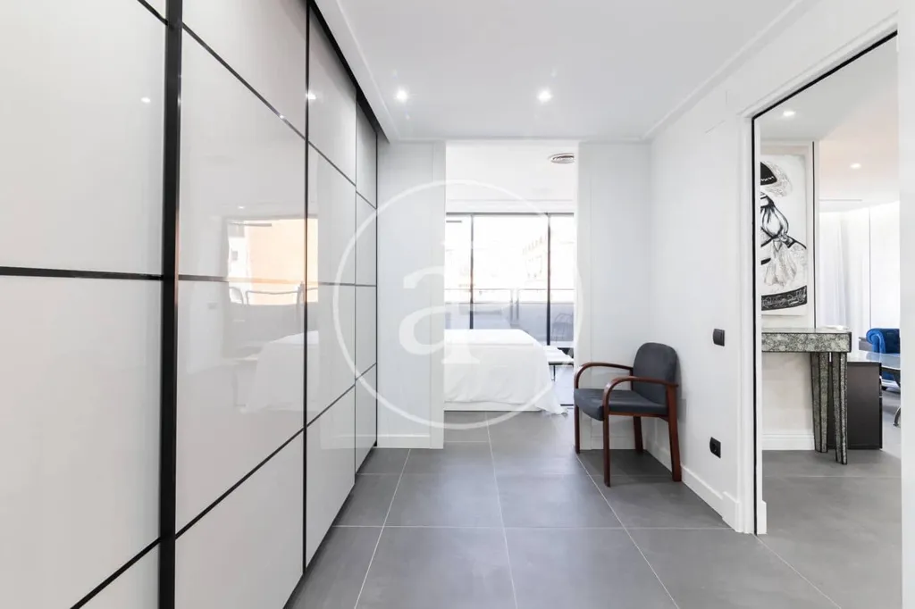 Esik - Modernised Attic Apartment with Terrace in Eixample Dreta