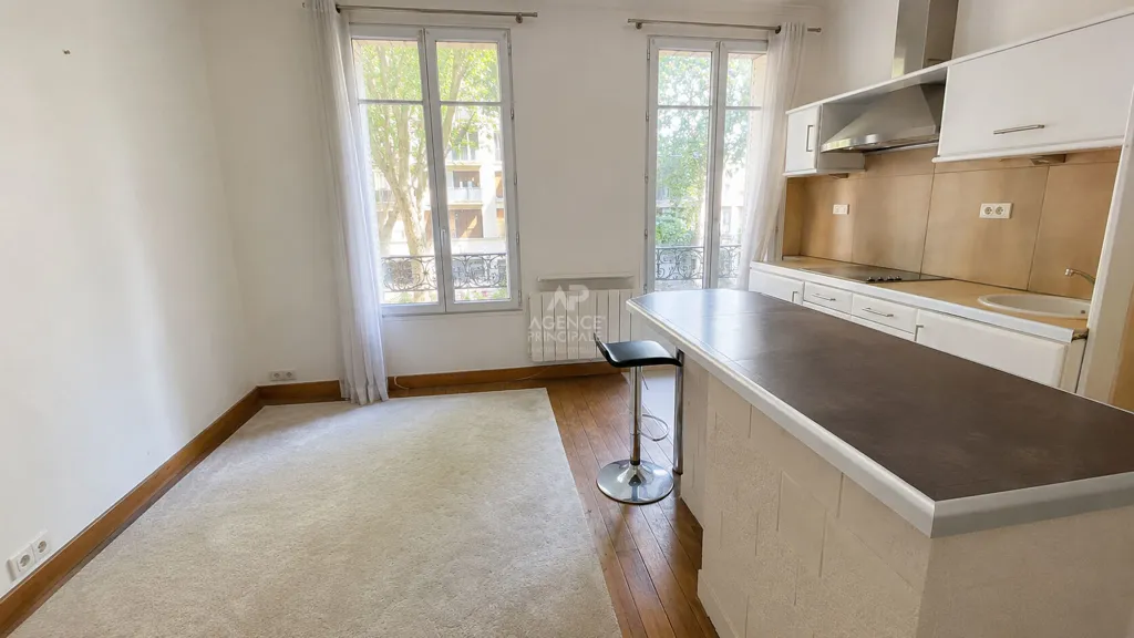 Kitchen - Charming 2-Bed Flat with Garden View in Chaville