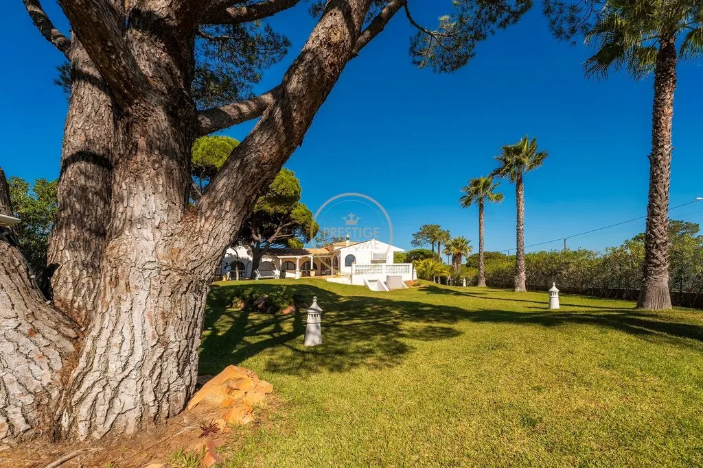 Aed - Luxury Villa with Pool in Quarteira