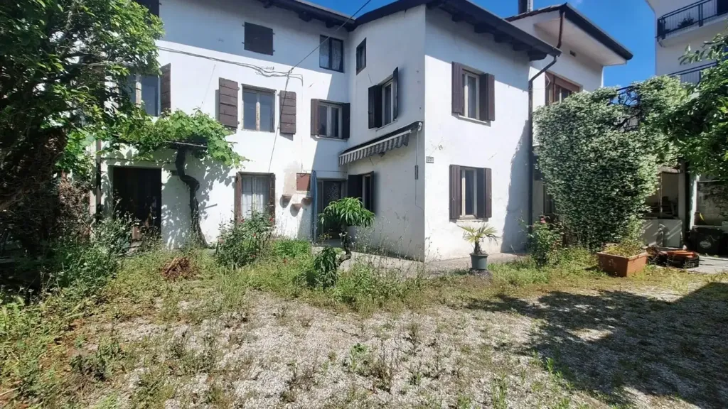 Välivaade - Rustic House with Garden in Latisana
