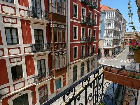 Rõdu - Bright Apartment with Balcony in Bilbao