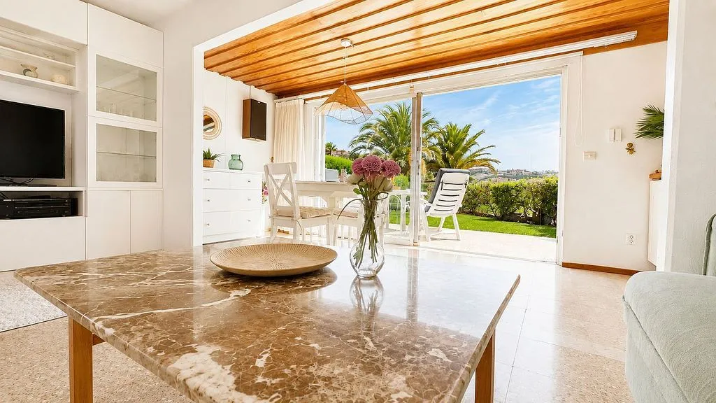 Séjour - Bungalow with Pool and Terrace in Rocas Rojas