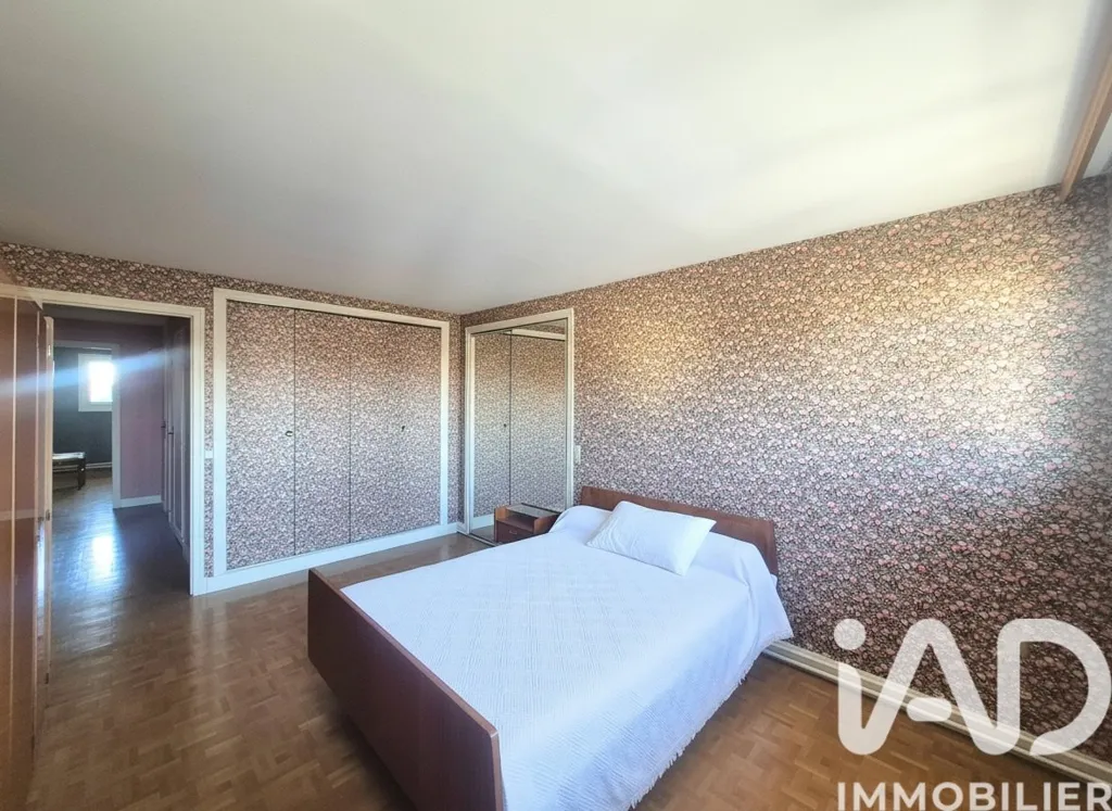 Maison 8 pièces à Sainte-Geneviève-des-Bois