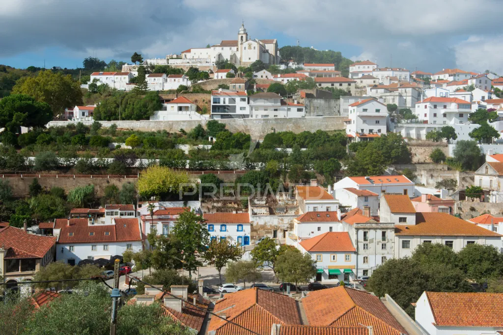 Urban Plot with Ruin in Alenquer