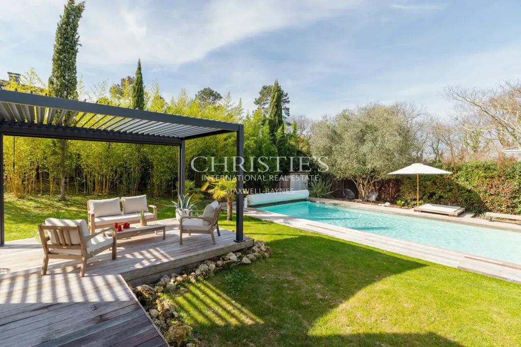 Bassein - Renovated House with Pool in Bouliac