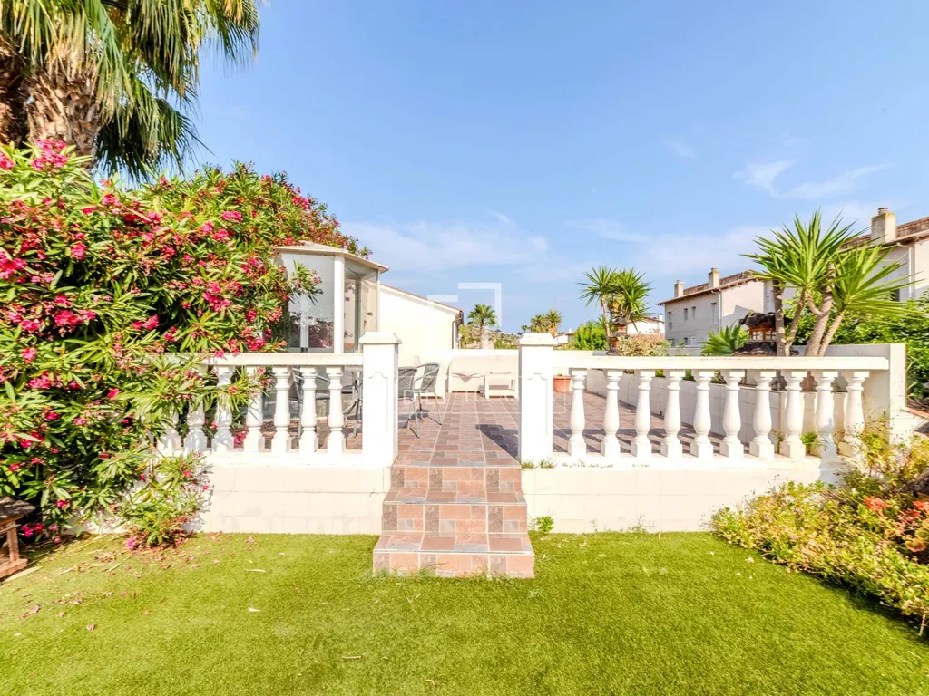 Aed - Six-Bedroom House with Pool in Levantina