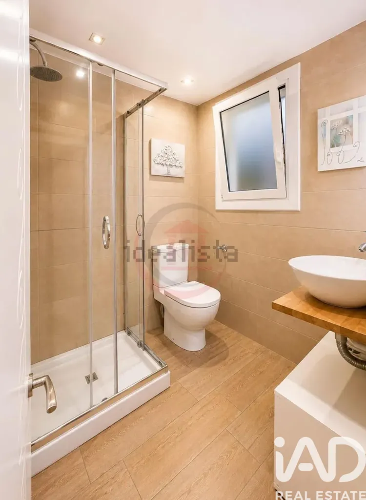 Bathrooms - Reformed Flat with Terrace in Poble Sec, Barcelona