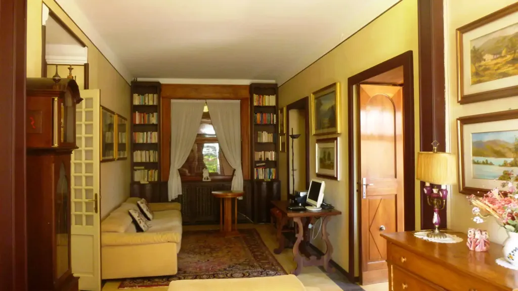 hallway_entrance