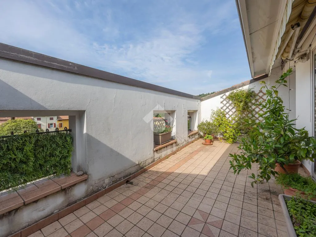 Terrazza - 4-Bedroom Apartment with Terrace in Dolcè