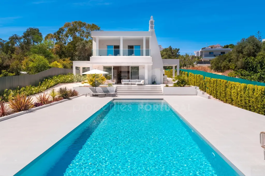 Bassein - Luxury Villa with Heated Pool in Central Alvor