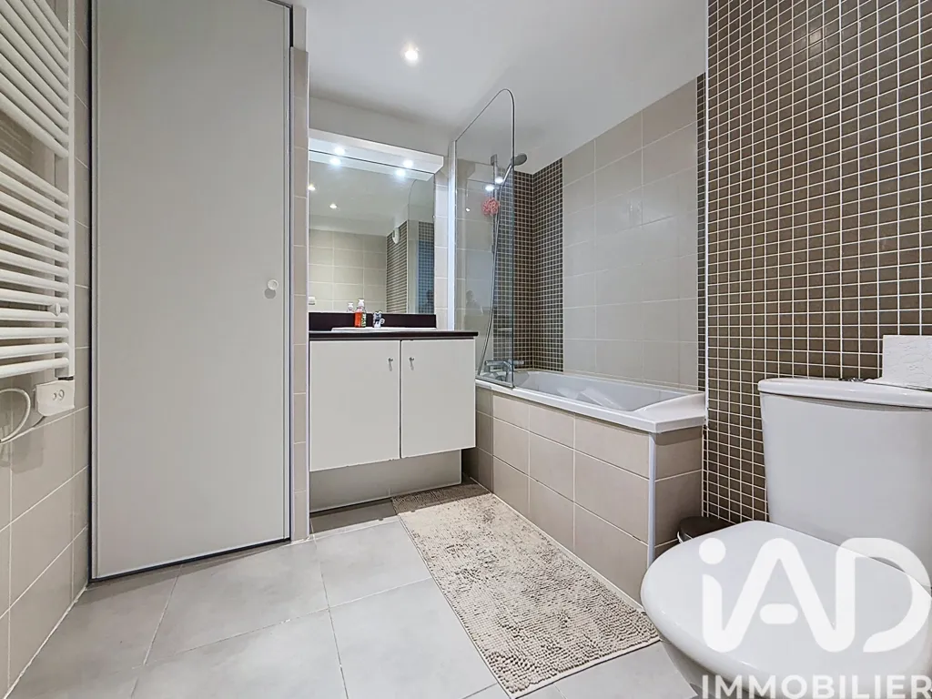 Bagni - Modern 2-Bedroom Apartment with Garage in Sète