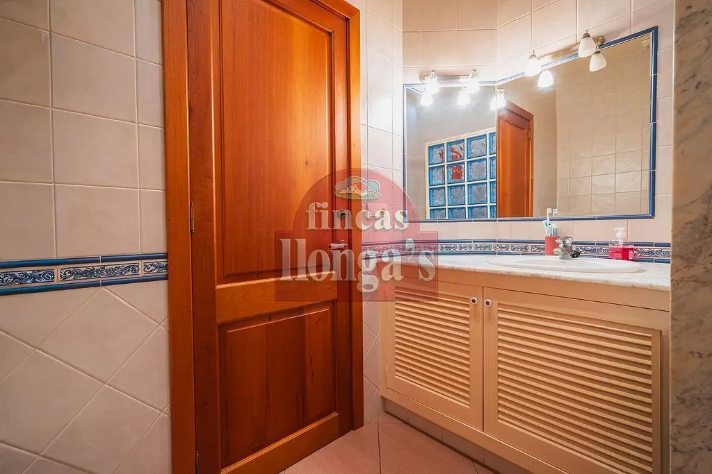 Bathrooms - Chalet with Terrace in Ciutadella