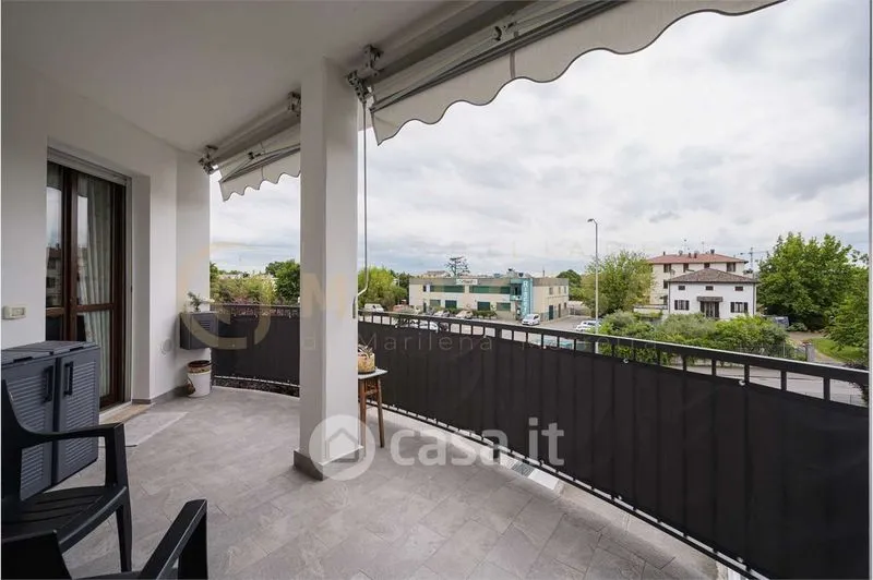Balcon - Apartment with Balcony in Modena