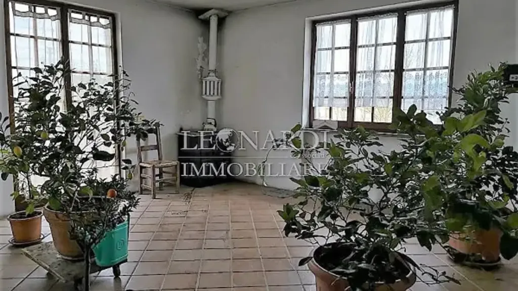 Pesuköök - Two-Storey House with Workshop in San Giustino