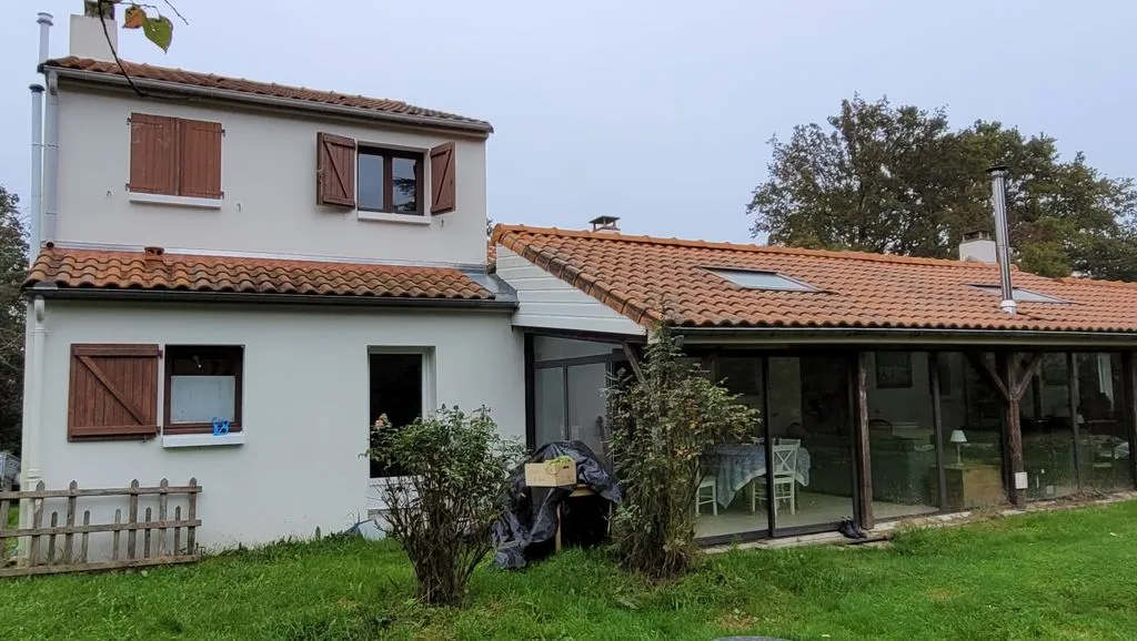 Extérieur - Maison Luxueuse avec Véranda à Château-Thébaud