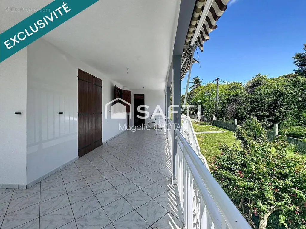 Balcony - Charming House with Garden in Le Moule