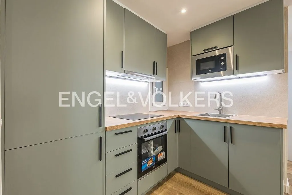 Cuisine - Apartment with Balcony in Collblanc, Barcelona