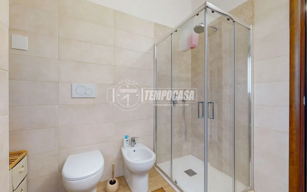 Vannitoad - Modernised Triplex with Balcony in Mantua