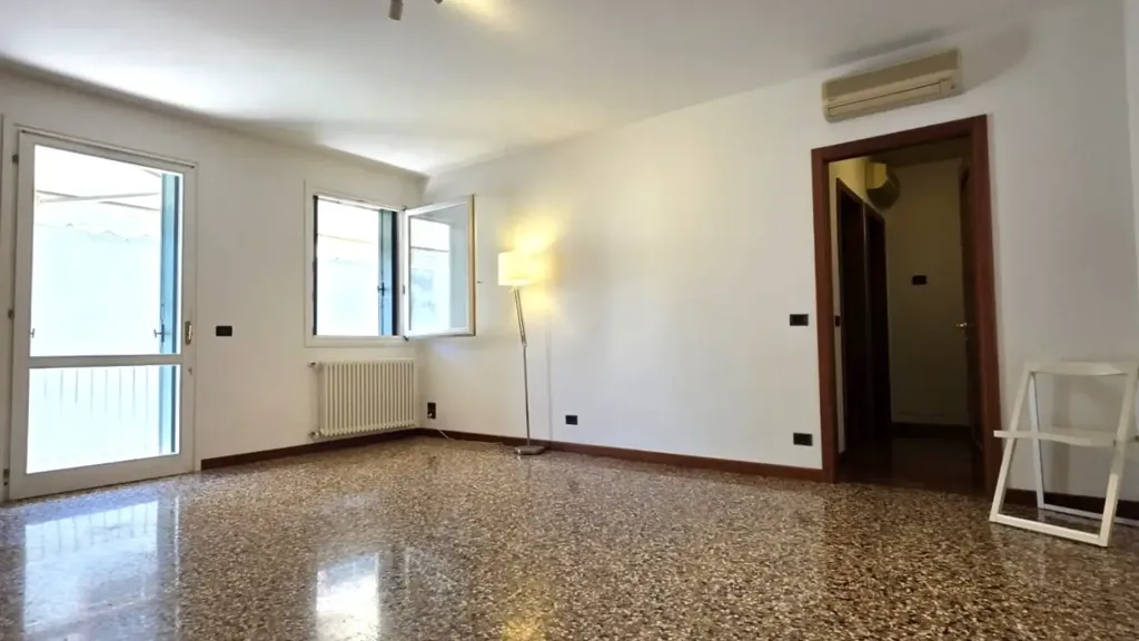Elutuba - Elegant Two-Bedroom with Studio in Vicenza