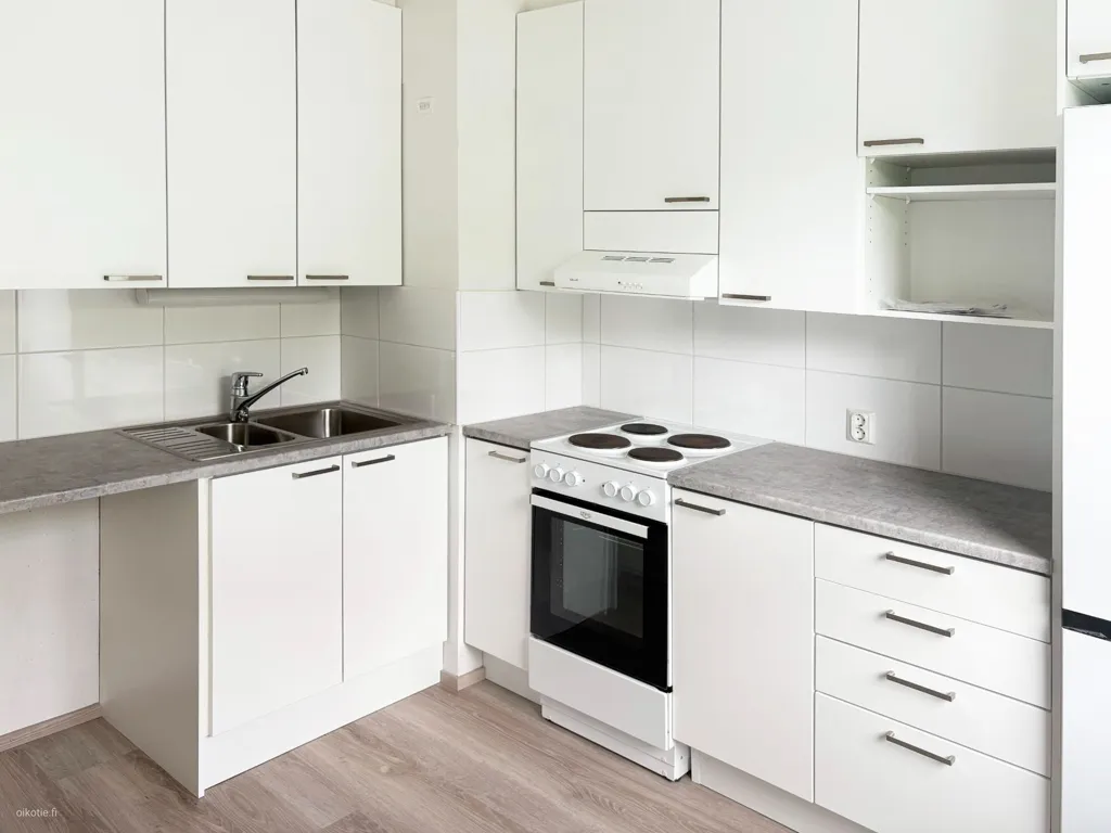 Köök - Renovated Flat with Glazed Balcony in Tampere