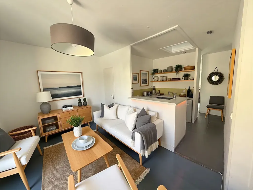 Elutuba - 3-Bed Apartment with South-Facing Views in Bordeaux