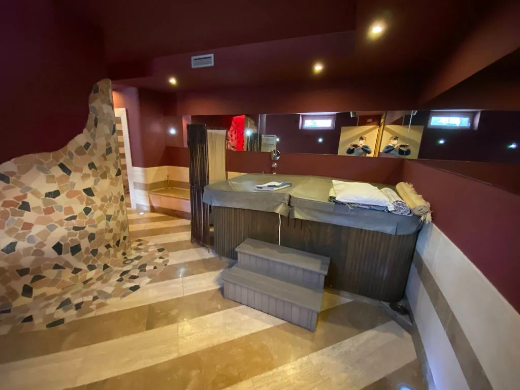 Bathrooms - Luxury Flat with Spa in Pinzolo, Trentino