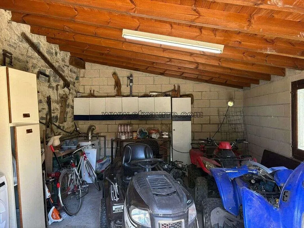 Garage - Rural House with Balcony in Ayala