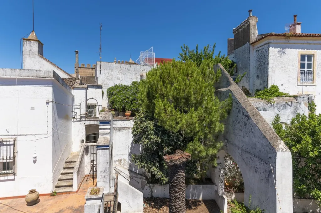 Aed - 16th Century Palace in Elvas Historical Area