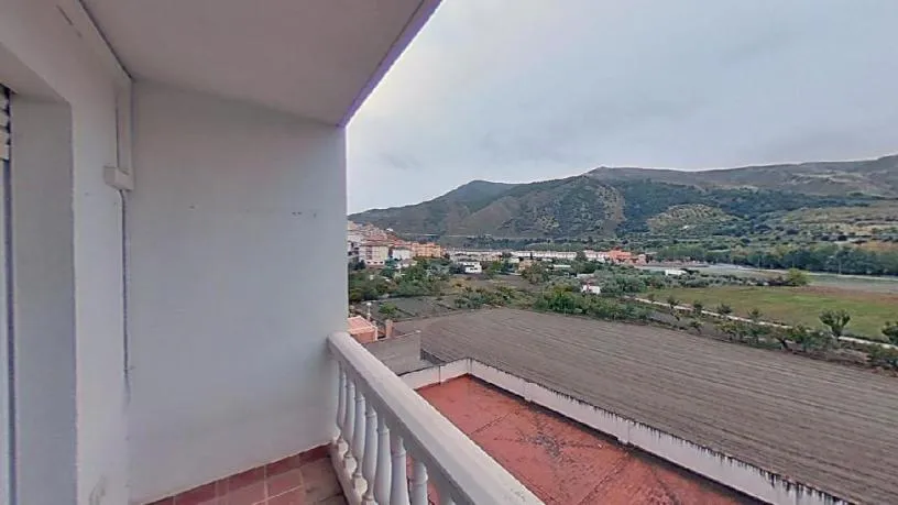 Spacious Apartment in Iznalloz Centre