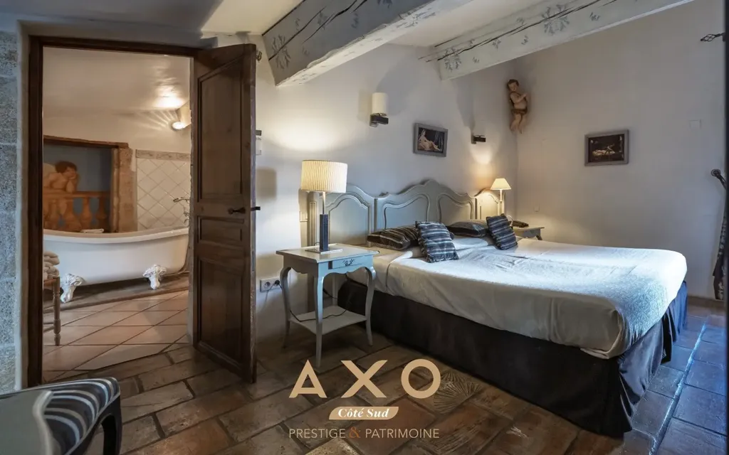 Chambres - Ensemble Immobilier d'Hébergement avec Piscine à Collias
