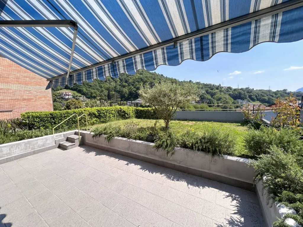Terrasse - Spacious Apartment with Garden in Lecco
