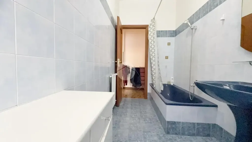 Salles de bain - Three-Bedroom Apartment with Balcony in Palermo