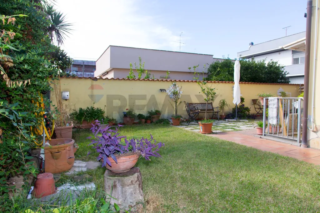 Jardin - Bifamiliar Villa with Terrace in Anzio