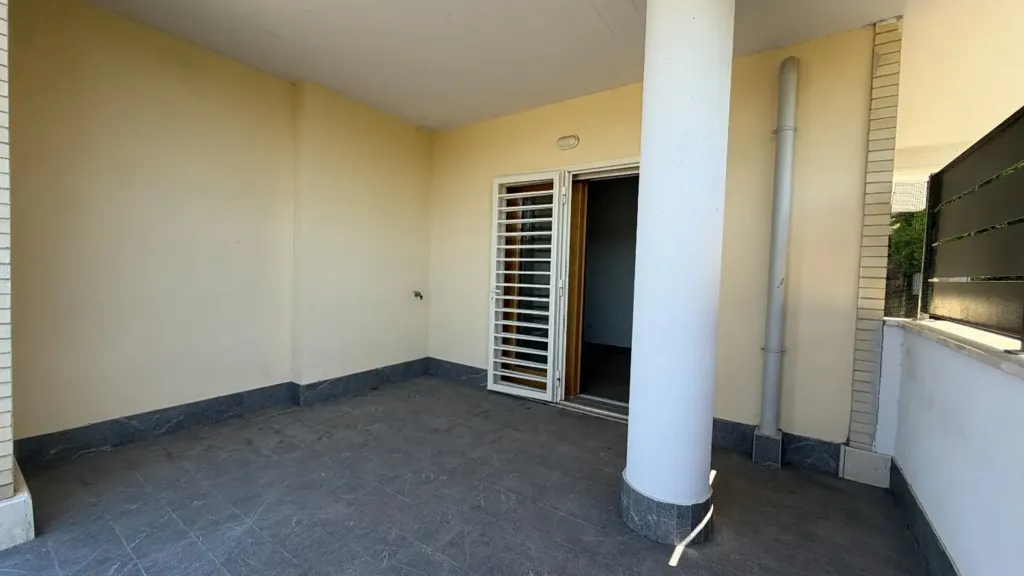 Terrasse - Ground Floor Bilocale with Private Garden in Rome