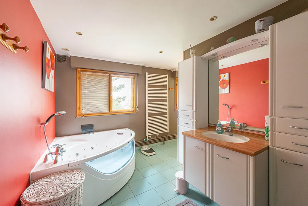 Salles de bain - Maison d'Architecte avec Jardin à Brillon