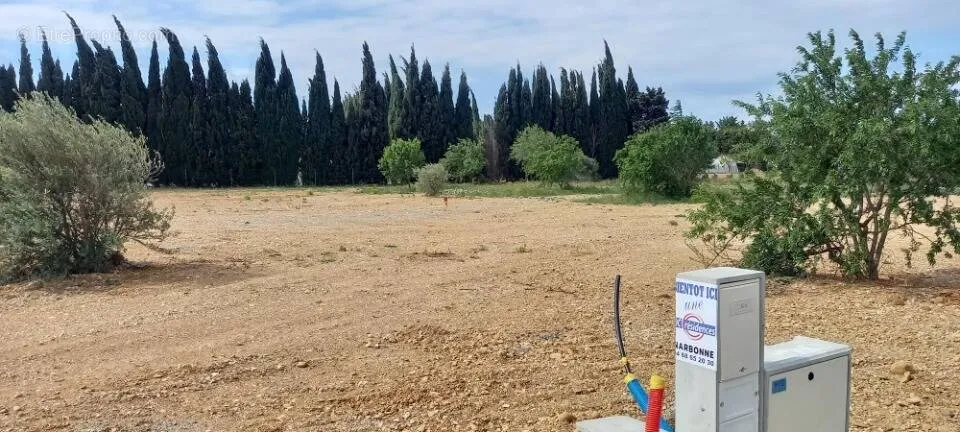 Aed - Buildable Plot with Garden in Ornaisons