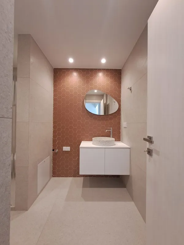 Vannitoad - Modernised Apartment with South-West View in Kallithea