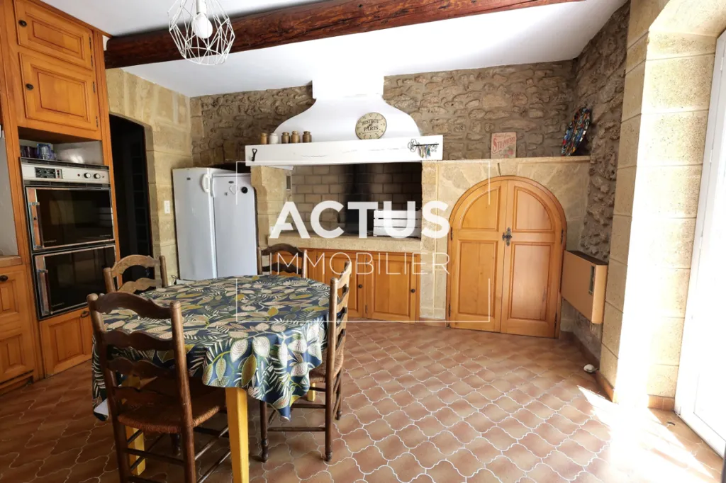 Cuisine - Maison de Maître avec Dépendances à Cornillon-Confoux