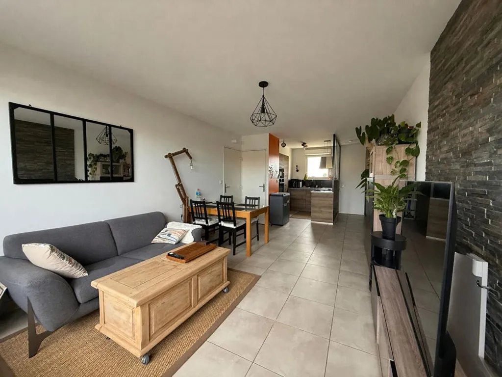 Séjour - Appartement avec Grande Terrasse et Parking à Proximité