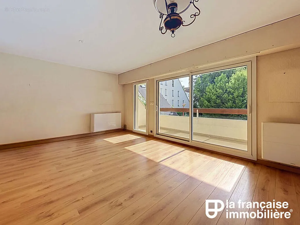 Séjour - Appartement T5 avec balcon à Rennes les Gayeulles