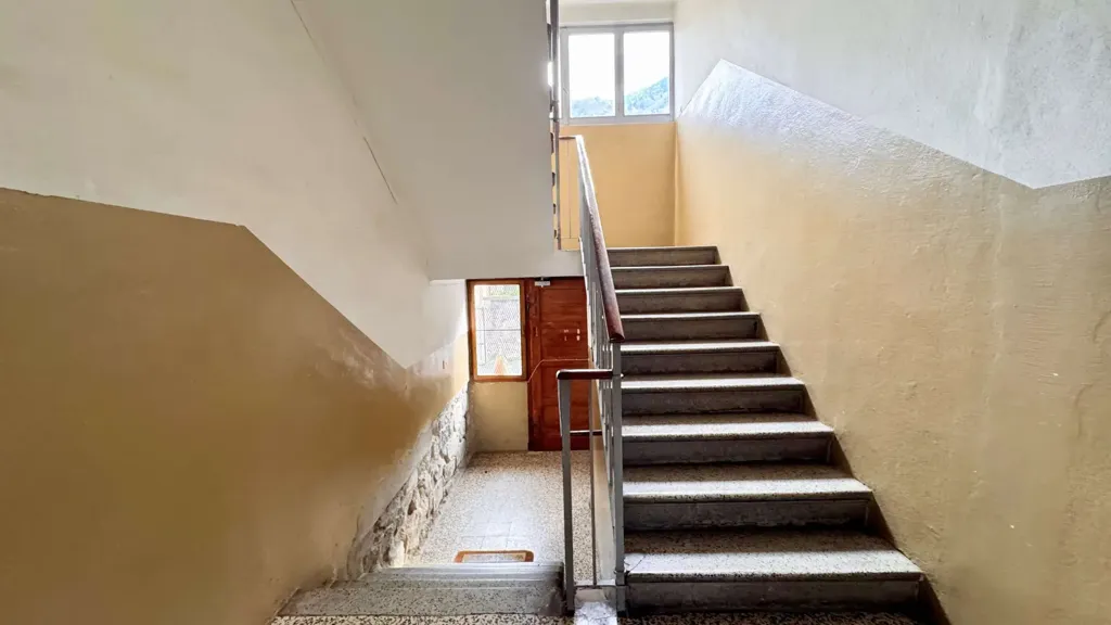 Stanze - Three-Room Apartment with Balcony in Breno