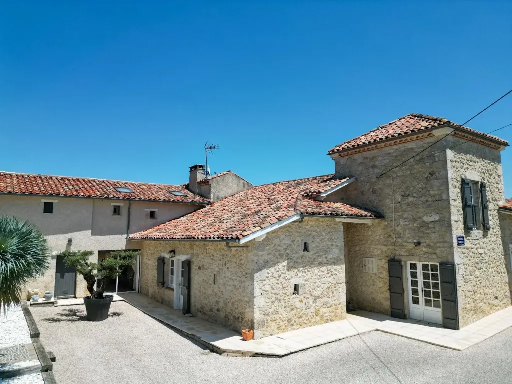 Extérieur - Villa en pierre avec piscine et vues panoramiques près de Condom