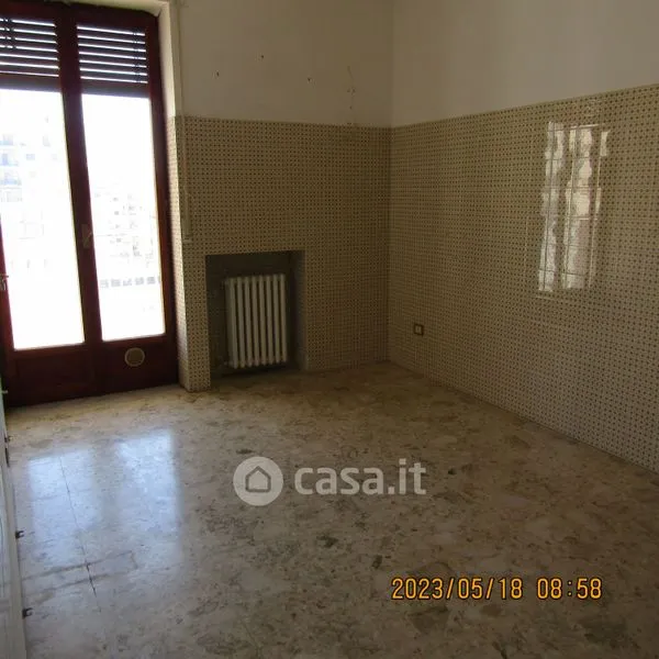 Pièces - Apartment with Balcony in Commercial Area, Taranto