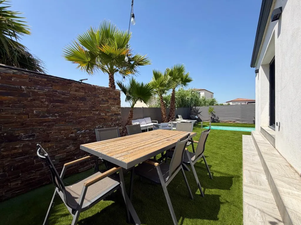 Piscina - Contemporary House with Pool in Vauvert