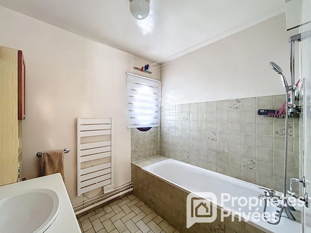 Salles de bain - Maison de 5 Pièces avec Garage à Châtillon