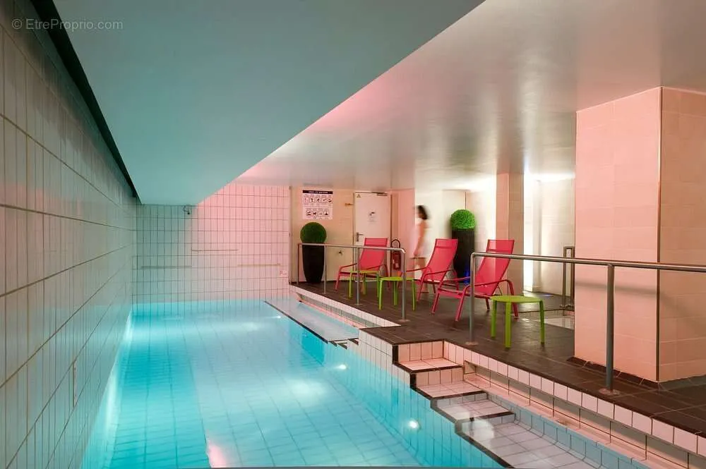 Piscine - Appartement T1 en Résidence de Tourisme à Paris 15e
